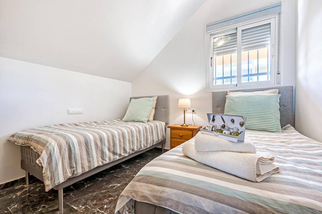 Carvajal Luxury Apartments - Free Parking Fuengirola Quarto foto